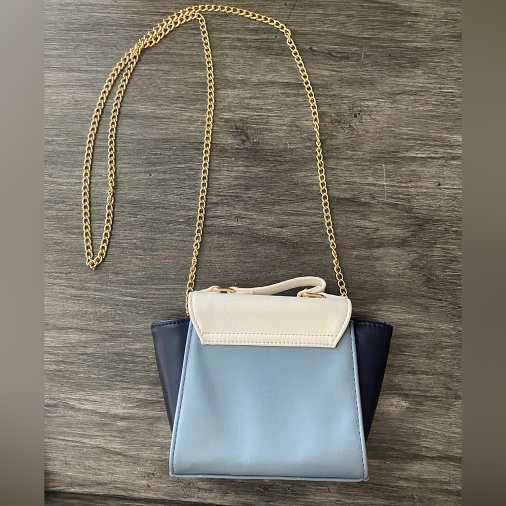 GUESS Crossbody - Picture 2 of 5